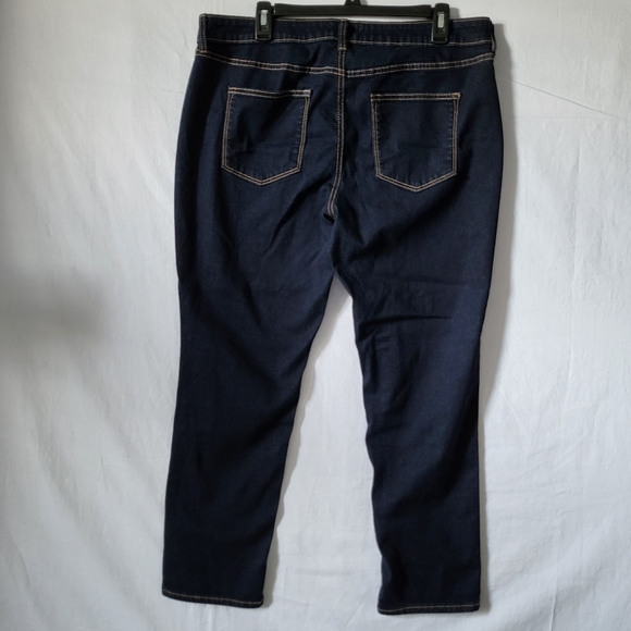 Plus Size Crop Jeans - Picture 2 of 3